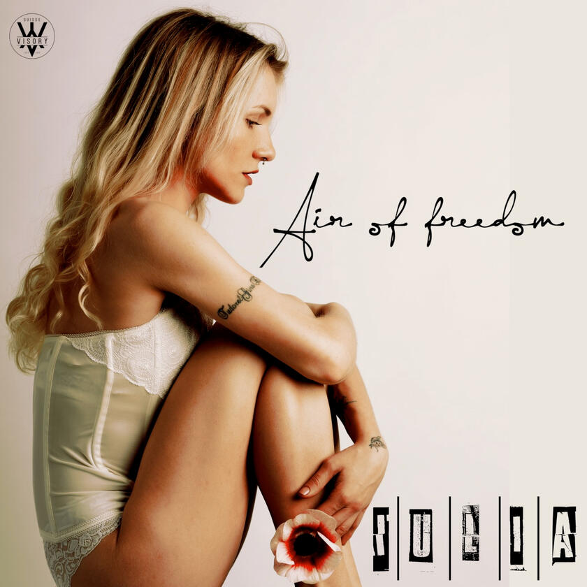 Iulia - Air of freedom